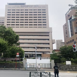 お茶の水医学会館の入り口